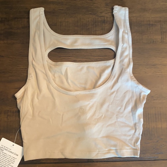 LA front cutout crop tank - Picture 2 of 3